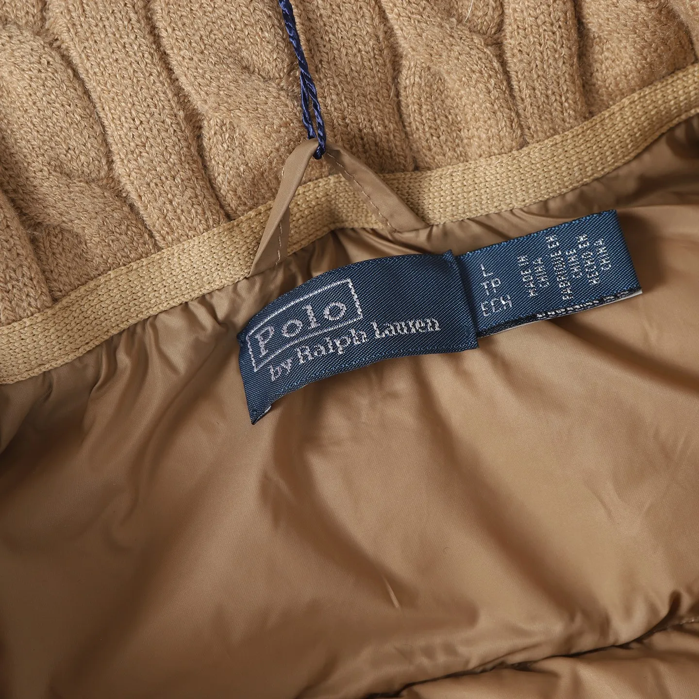 P1000 Women's】Ralph/Ralph Lauren 25ss new hooded down jacket brings warmth within reach. 🧵 Combining classic cable knitting with warm down, it’s a textured choice. Warm winter colors, the answer to classics and style. ❄️ Needless to say, the texture speaks for itself. Rah Lauren cable down jacket defines winter style. Color Black Khaki Size s m L xL
